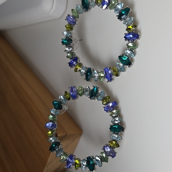 Elegant Multicolor Glasd Stones Hoop Earrings - Picture 14 of 16